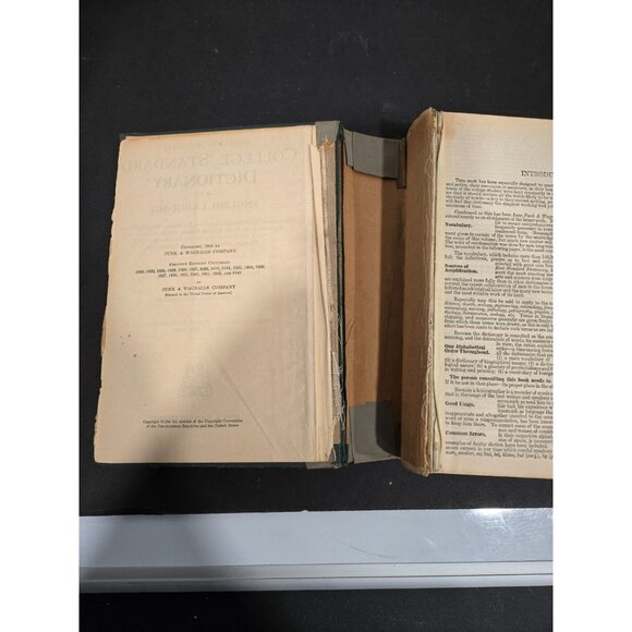 Funk and Wagnalls College Standard Dictionary 1946 - Hardcover Very Poor Conditi - Picture 3 of 5